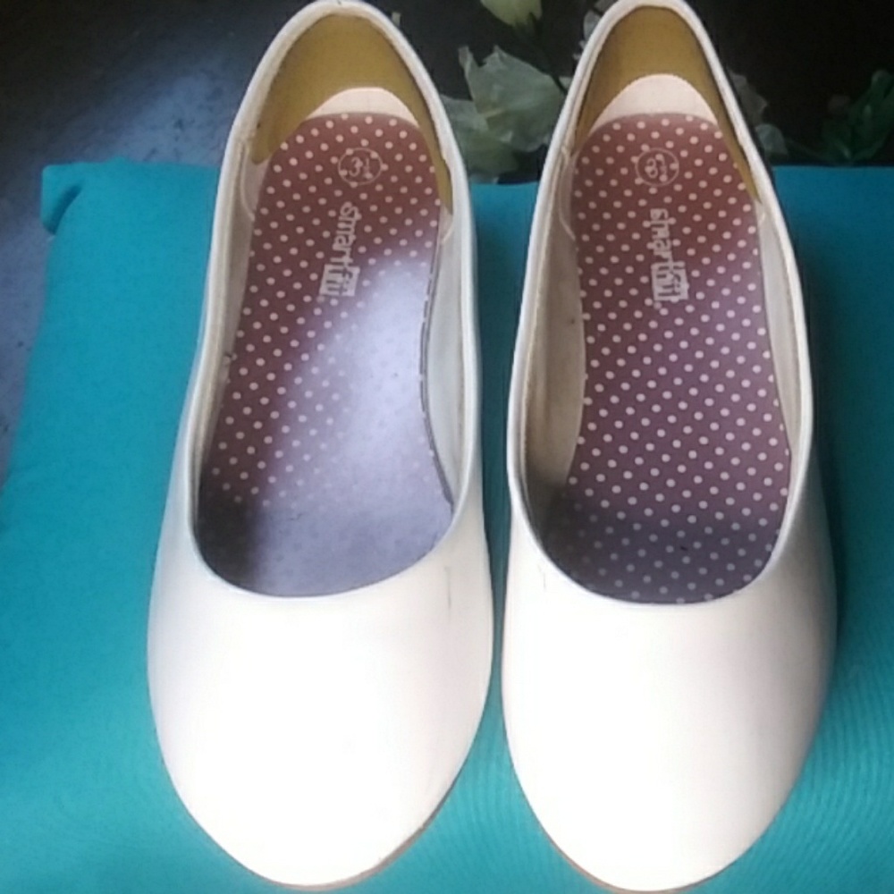 Shoes - Picture 2 of 5
